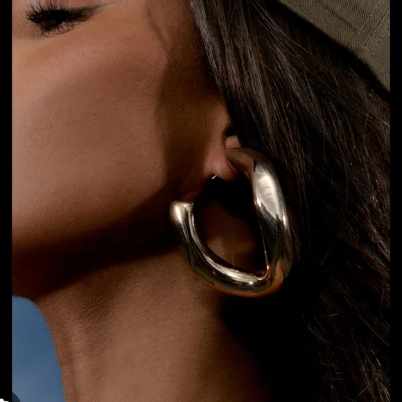 PrettyLittleThing Bold Silver Statement Earrings - Picture 3 of 3